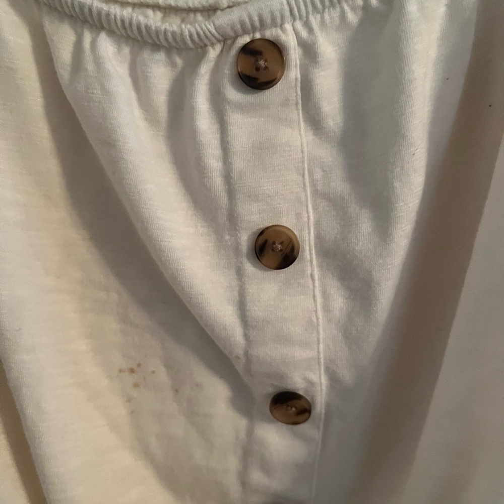 Cute button detail slight short sleeve top - Picture 4 of 6
